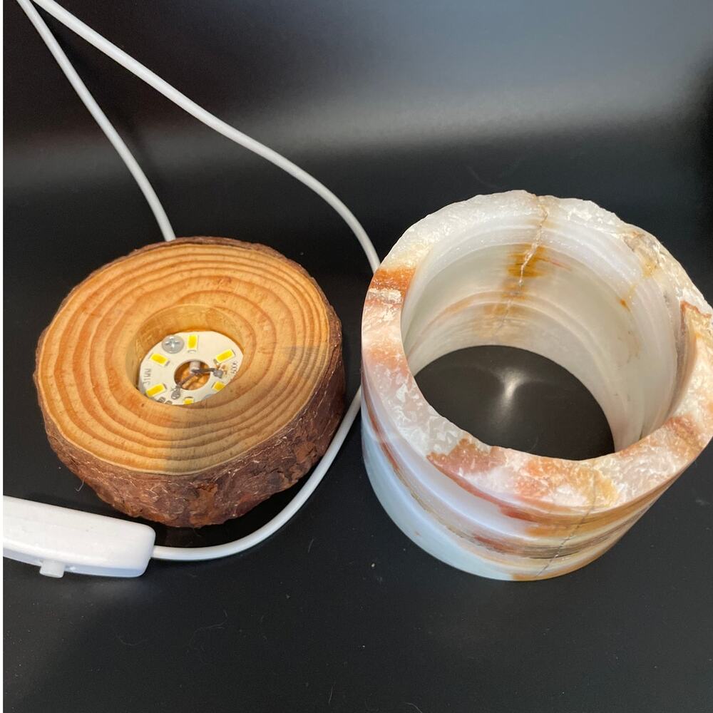 Beautiful Agate Natural Stone Lamp - Picture 6 of 7